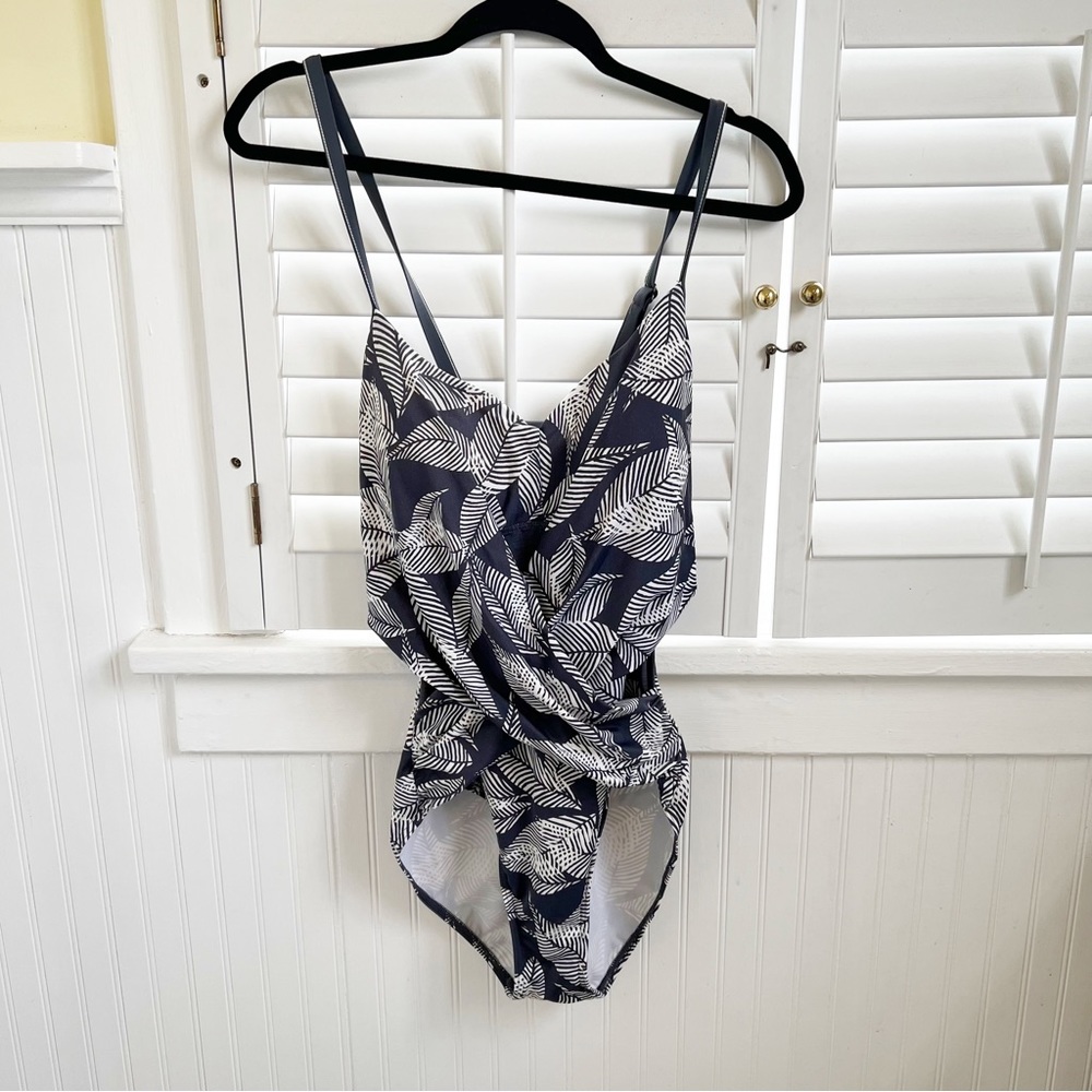 Dreamsuit Gray & White Tropical Leaf Print One-Piece Swimsuit Size 14